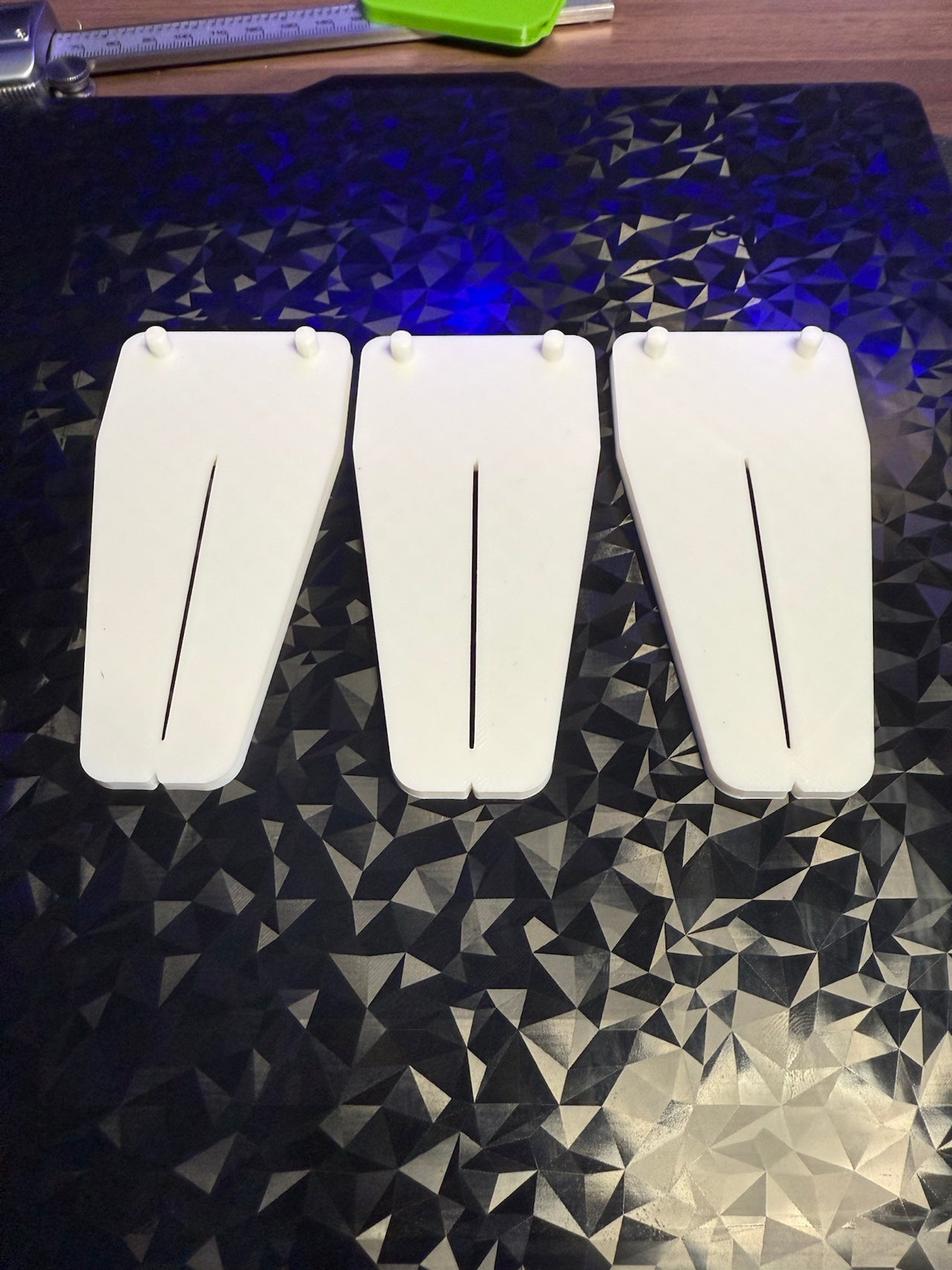 Concealed hinge door marker