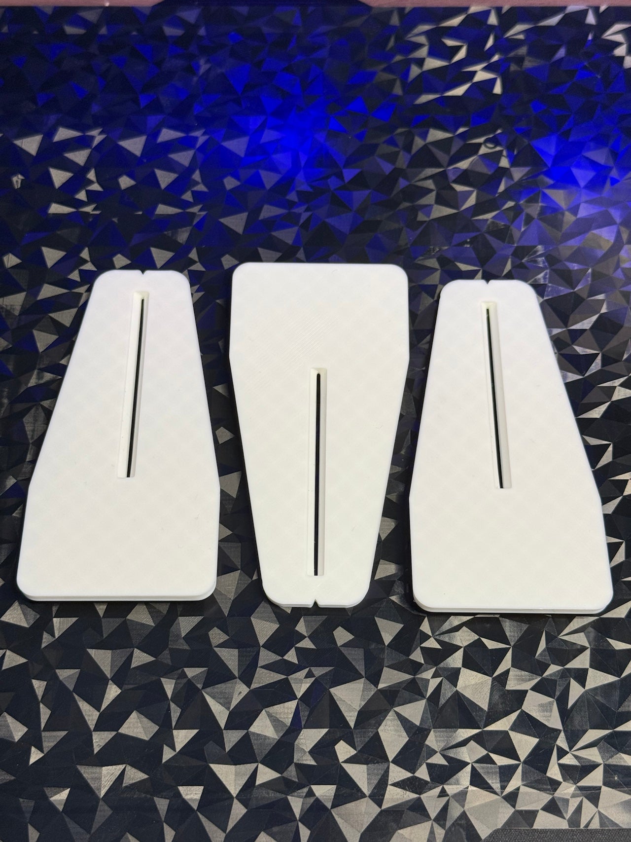 Concealed hinge door marker